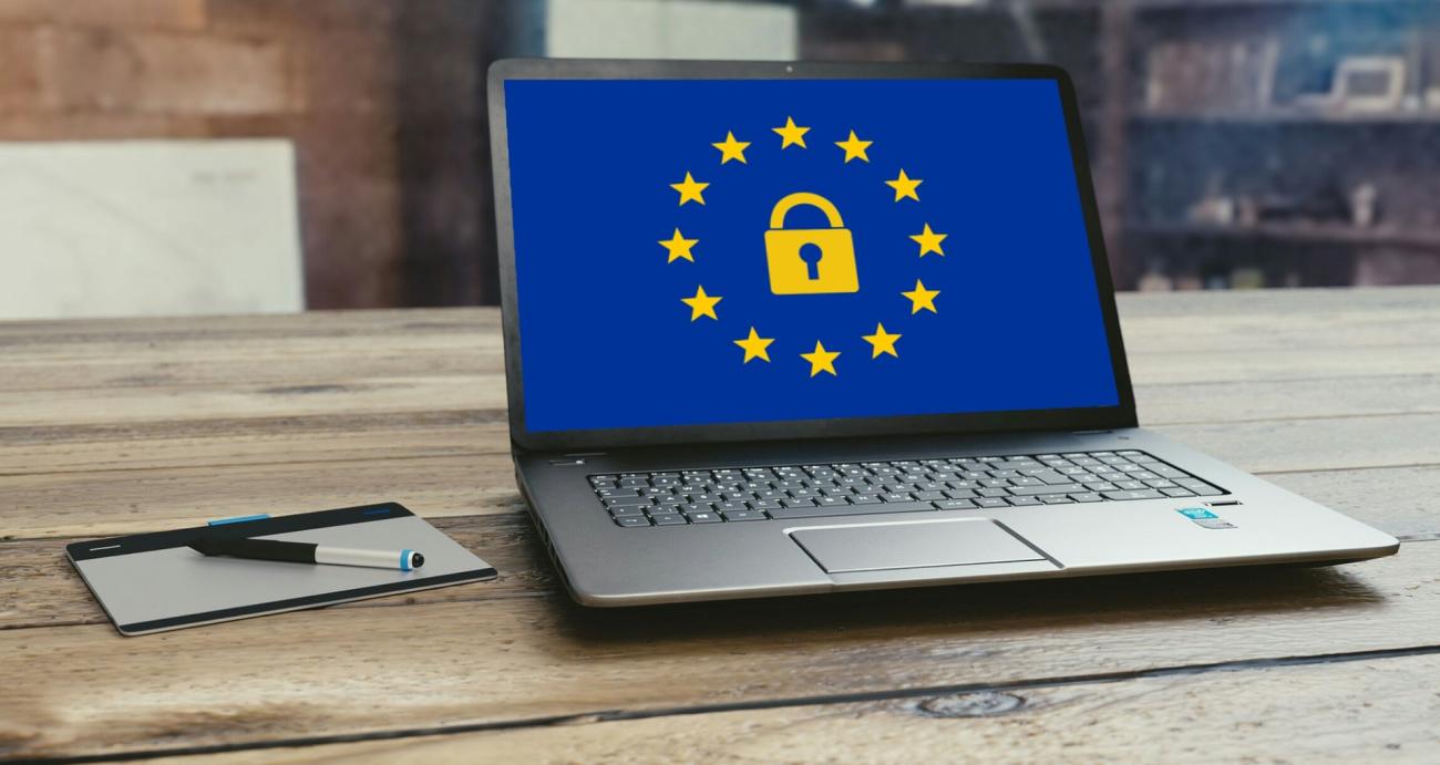 A laptop with a EU flag and a locket as screensaver