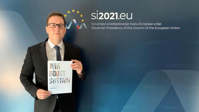 Slovenian Minister with signed declaration
